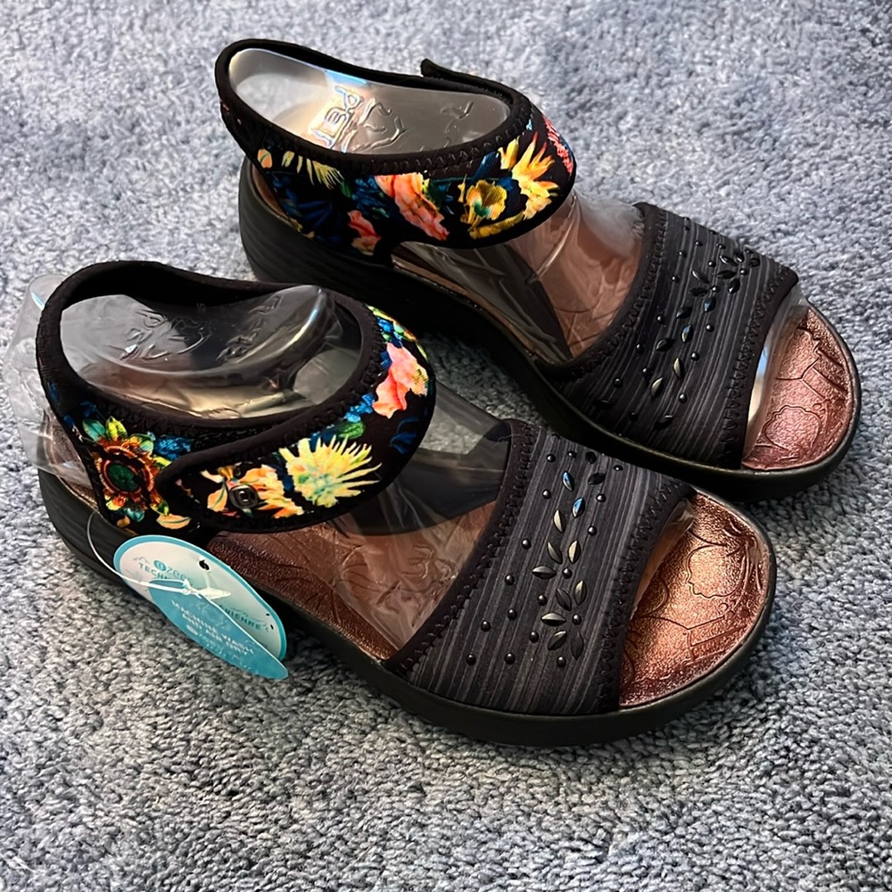 New Bzees sandals